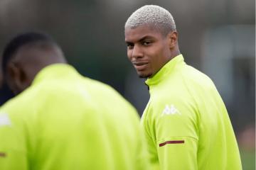 IM体育官网入口-阿斯顿维拉球员在客场挑战沃特福德