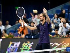 IM体育注册链接-英国网球队逆转意大利网球队，梅德韦杰夫送出助攻的简单介绍