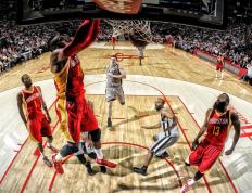 IM体育app-法比尼奥一锤定音，拜仁战术完胜阿森纳晋级四强