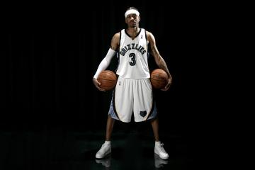 IM体育-法拉利绝杀红牛二队，维斯塔潘扛起全队，一场策略与意志的胜利