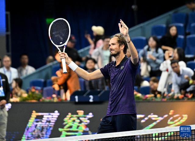 IM体育注册链接-英国网球队逆转意大利网球队，梅德韦杰夫送出助攻的简单介绍