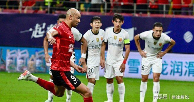 IM体育官网入口-激烈对决现场擂鼓起舞，球员全力以赴