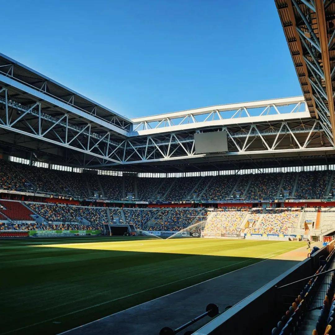 IM体育下载-热情延续！欧洲杯预选赛球场精彩争霸的简单介绍