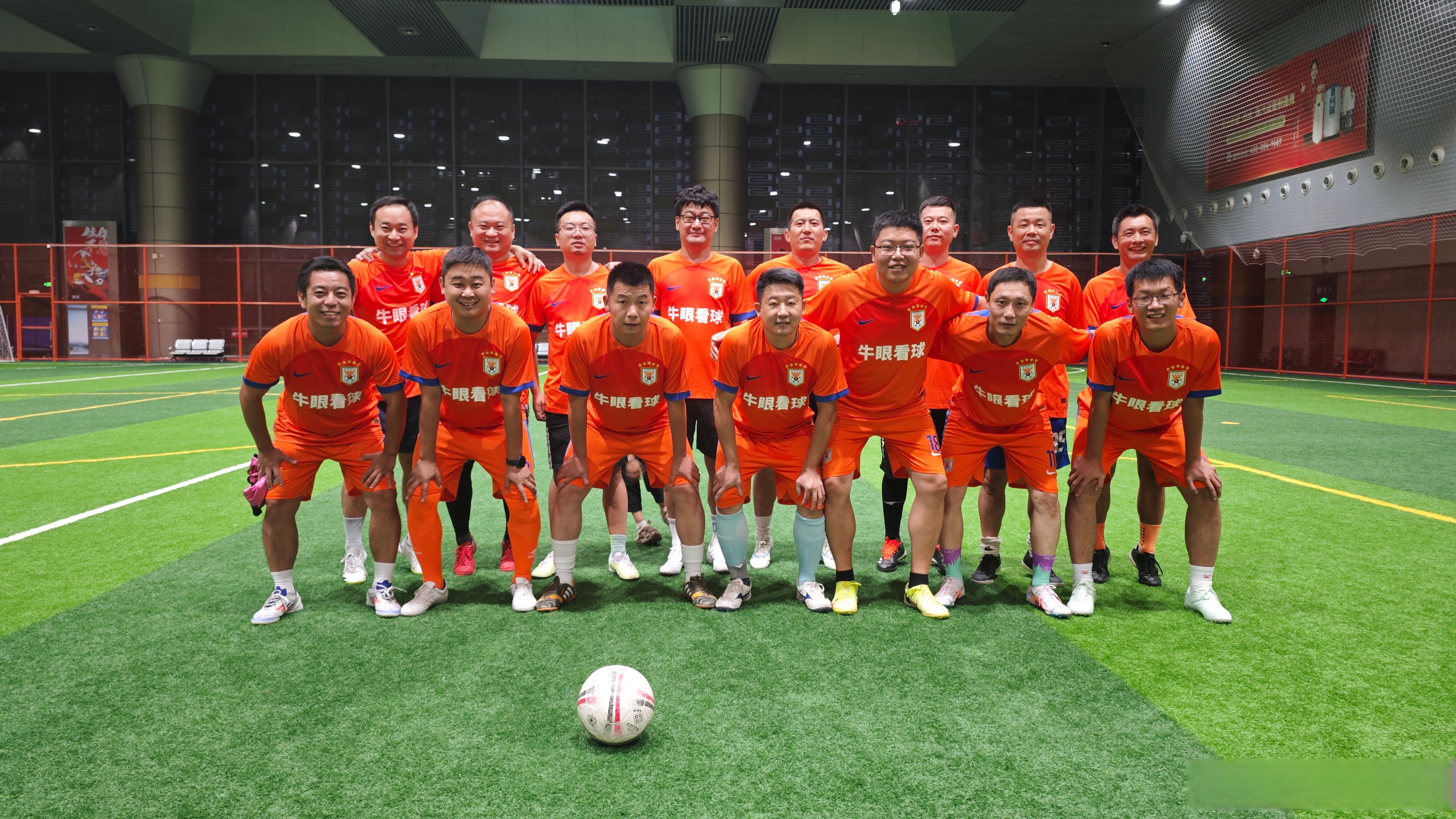 IM体育下载-精彩纷呈!顶级足球聚焦全国观众热议