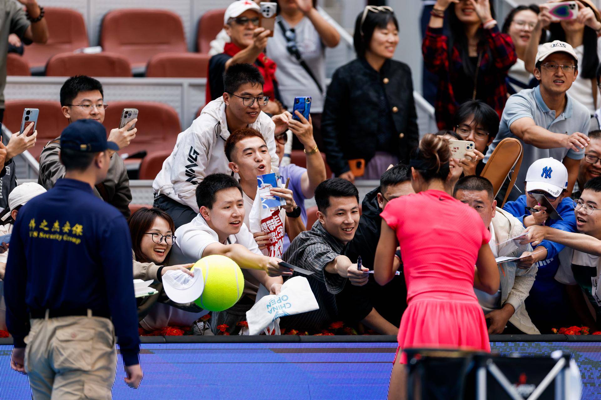 IM体育下载-精彩纷呈!顶级足球聚焦全国观众热议