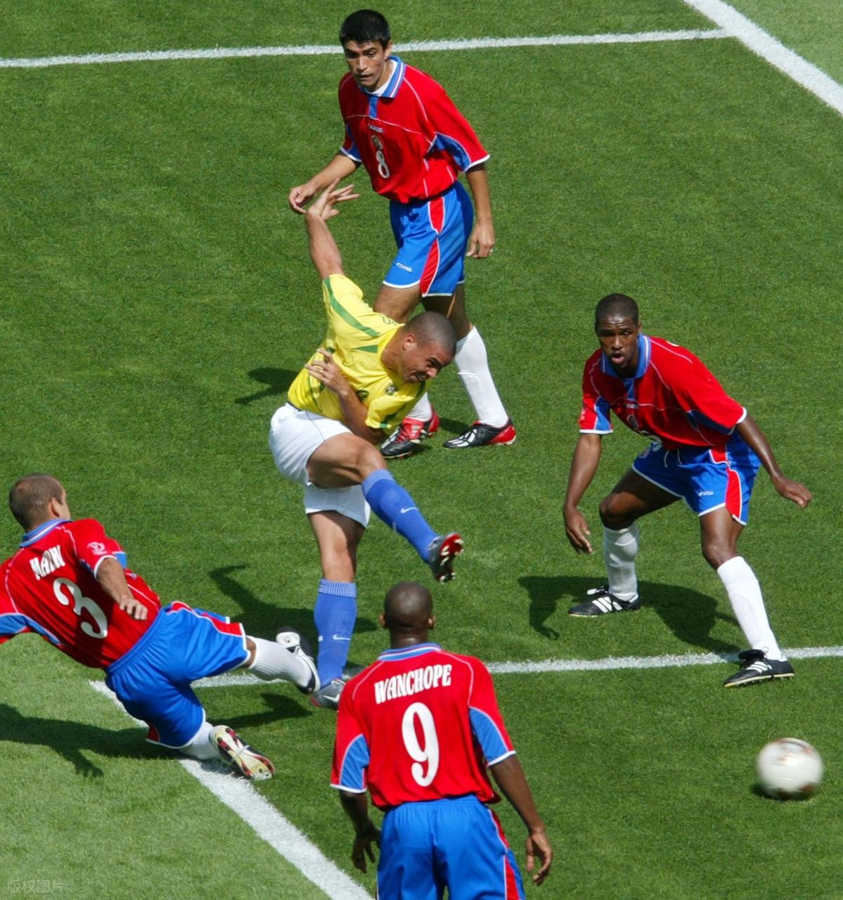 IM体育注册链接-精准进攻：欧洲足坛巅峰对决