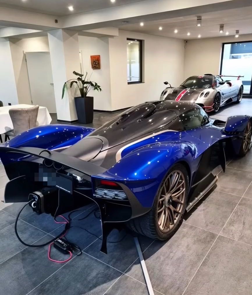 IM体育app-阿斯顿马丁横扫威廉姆斯，佩雷兹惊艳四座