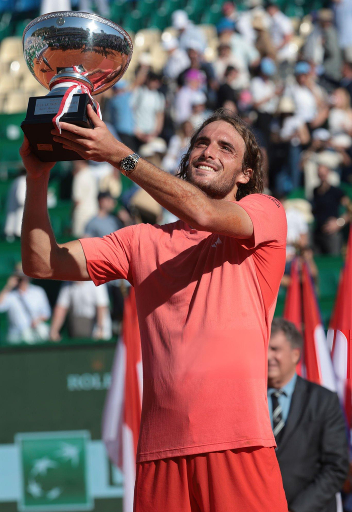 IM体育官方网站-关于温网轻取年终总决赛，西西帕斯点燃赛场的信息