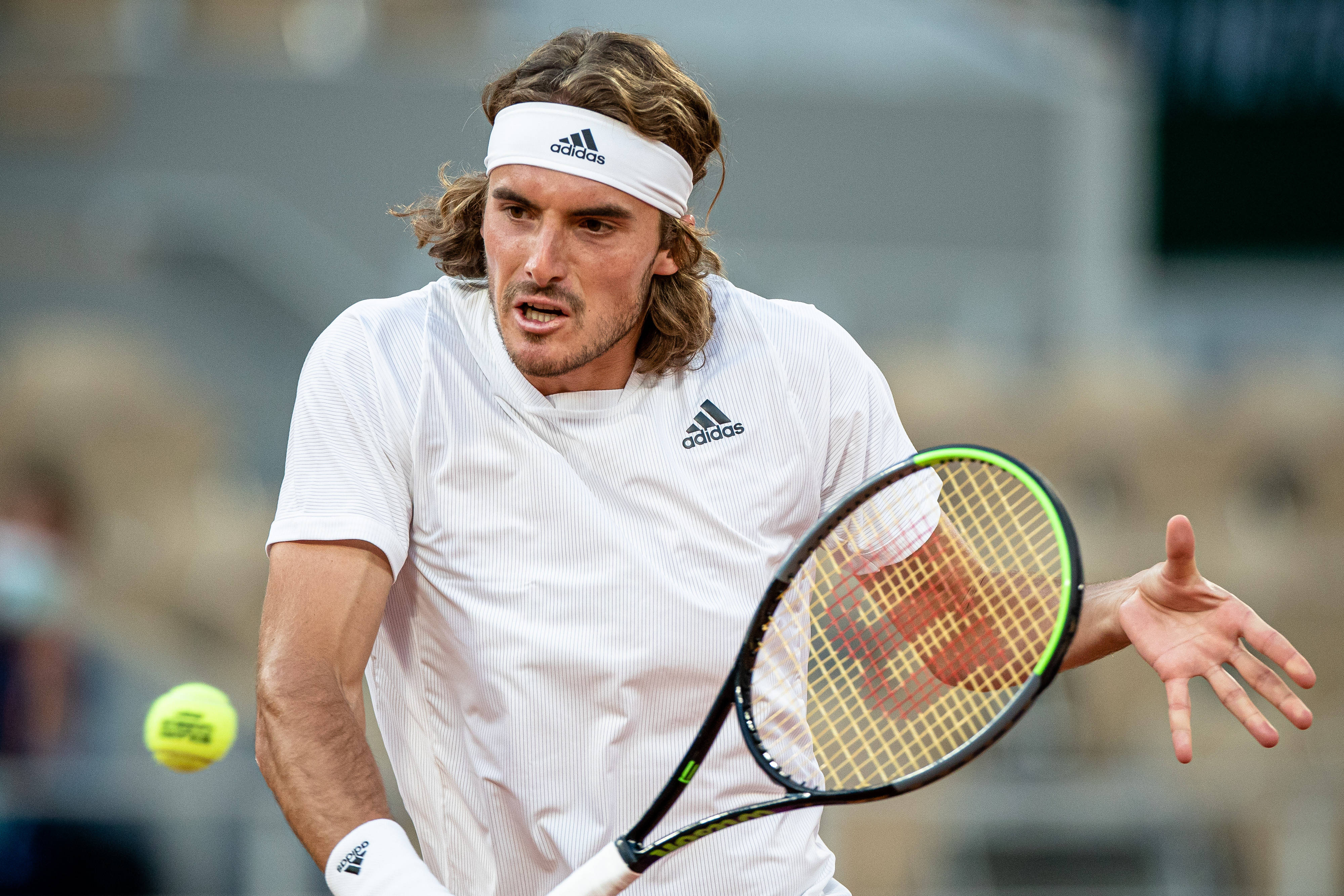 IM体育官方网站-关于温网轻取年终总决赛，西西帕斯点燃赛场的信息