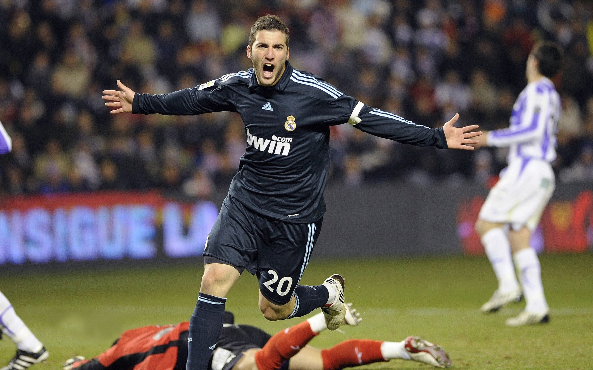 IM体育社区互动入口-哈利伯顿关键先生本色尽显，奇才强势晋级步行者